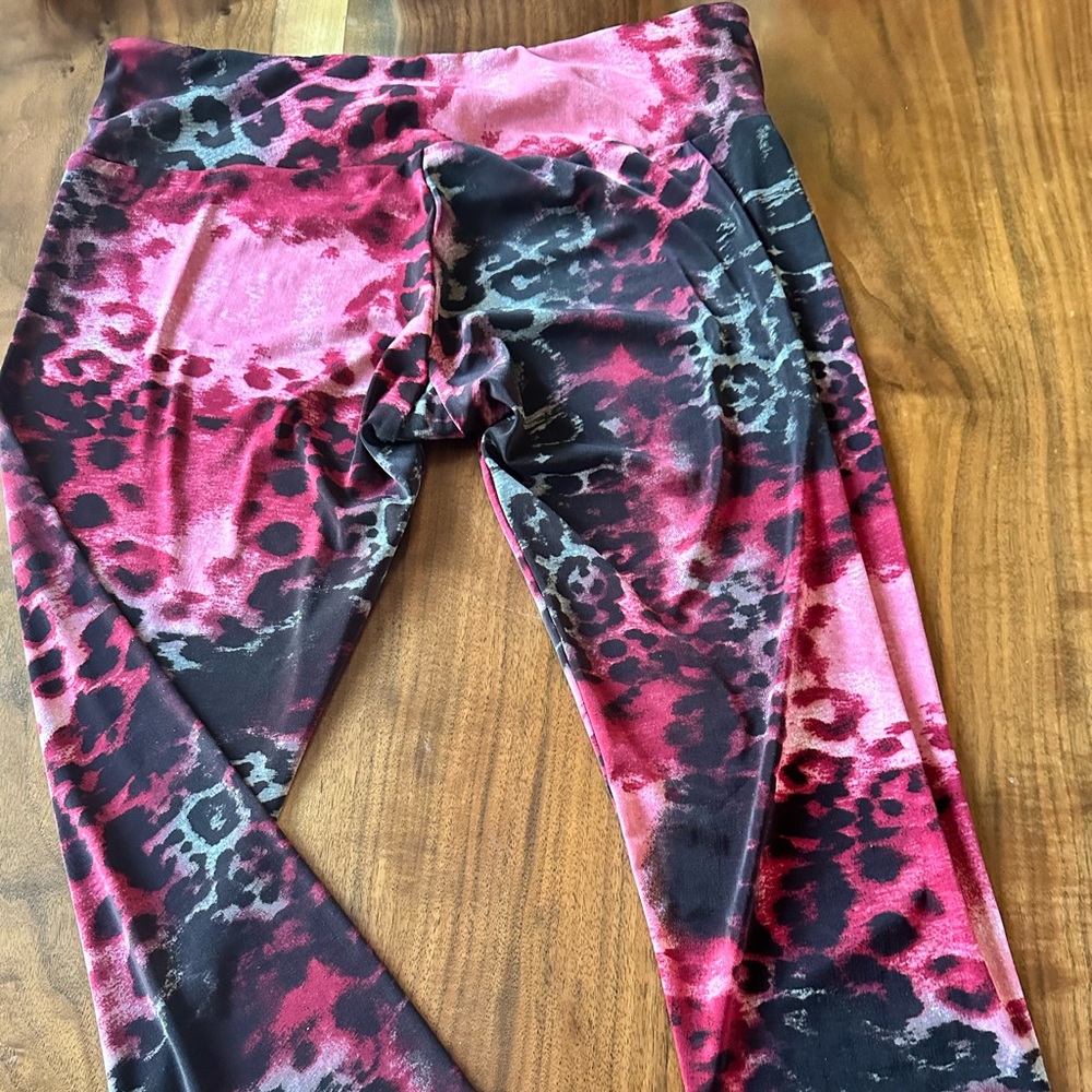 Onzie Crop Leggings Print Size M/L Print